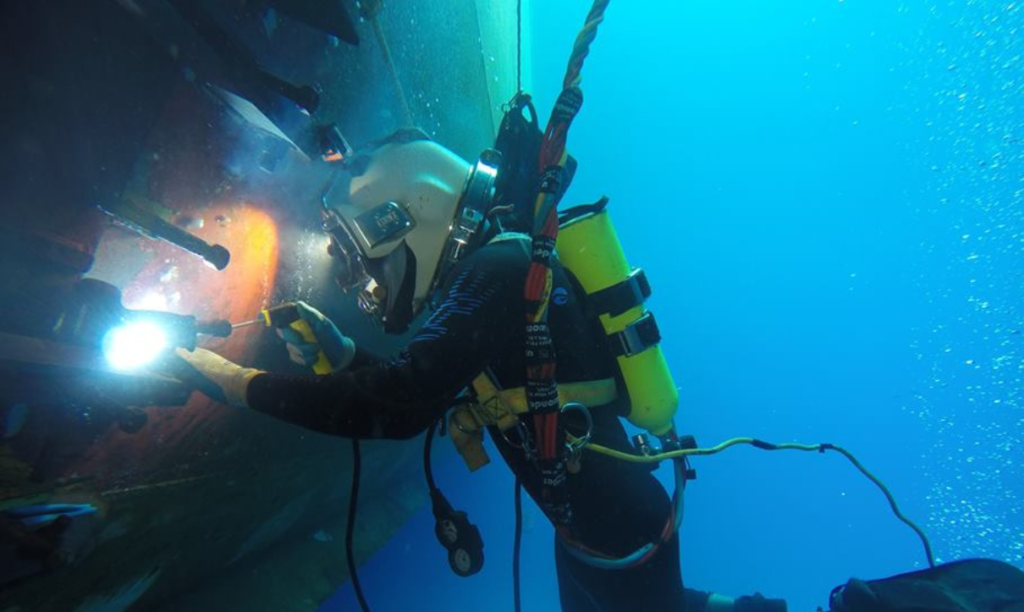 Ship Hull Biofouling Removal in Hazira: Improving Vessel Efficiency Through Professional Underwater Cleaning