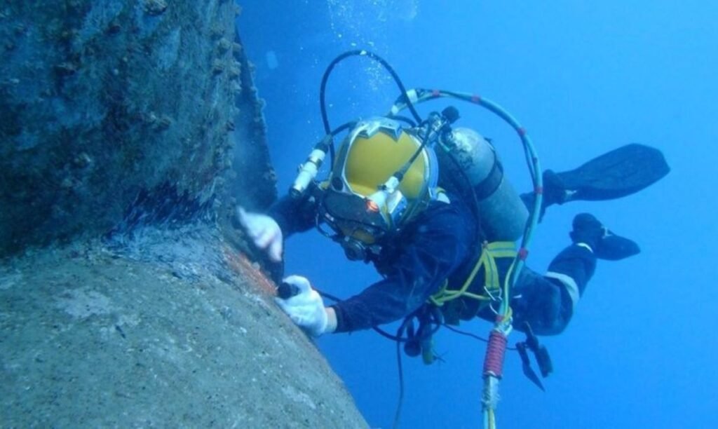 Underwater Hull Cleaning Services in Luanda: Improving Vessel Performance